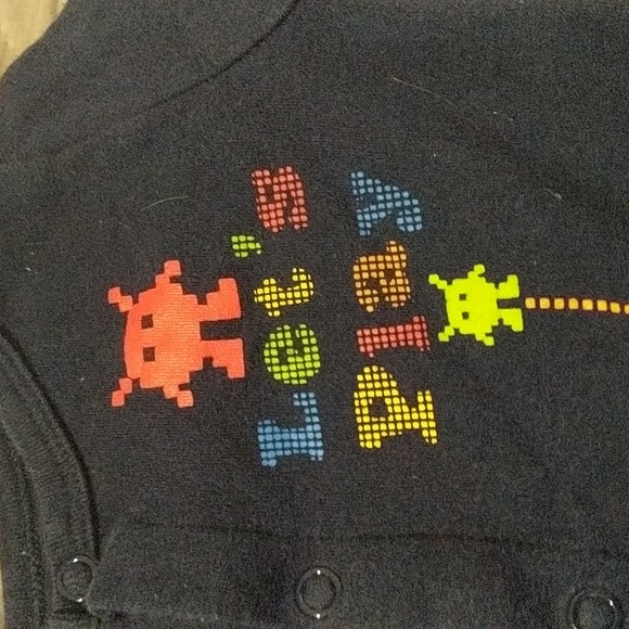 Long sleeved baby onesie - Picture 2 of 3